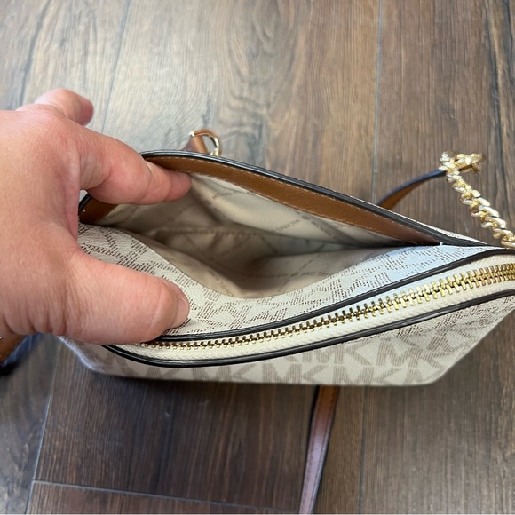 Michael Kors jet set dome crossbody - Picture 5 of 6